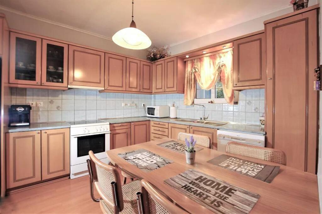'Panos' Comfy Apartment อาร์กอสโตลี ภายนอก รูปภาพ