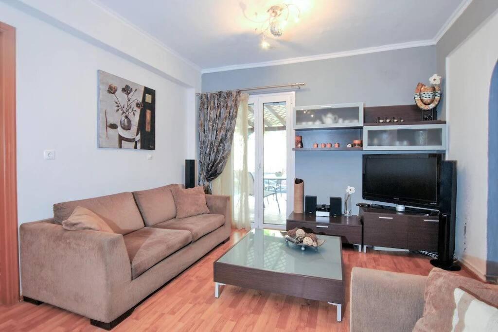 'Panos' Comfy Apartment อาร์กอสโตลี ภายนอก รูปภาพ